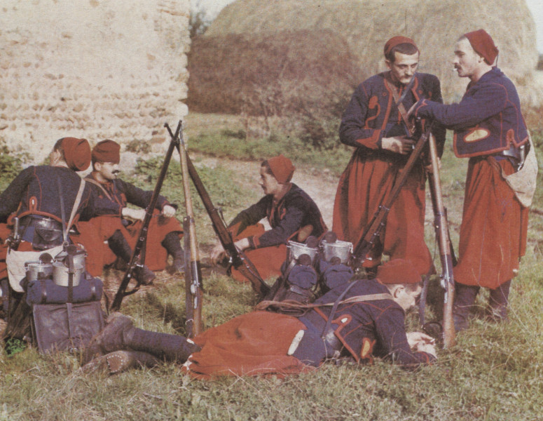 Zouaves au camp de Valbonne, février 1913