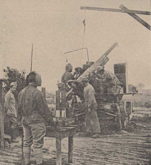 Canon de 75 antiaérien en action en 1918