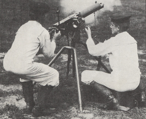 Jeunes cadets tirant à la Maxim de 11,43 en 1915