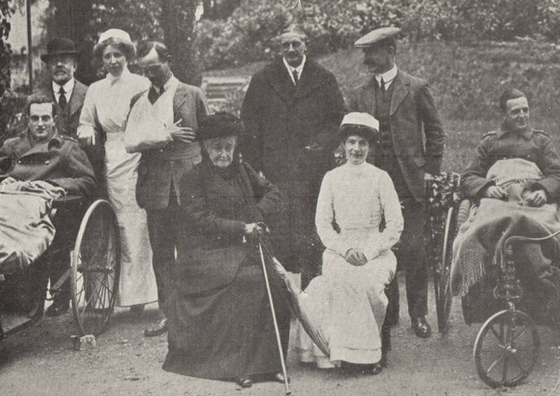 L'impératrice Eugénie soignant des blessés en 1914