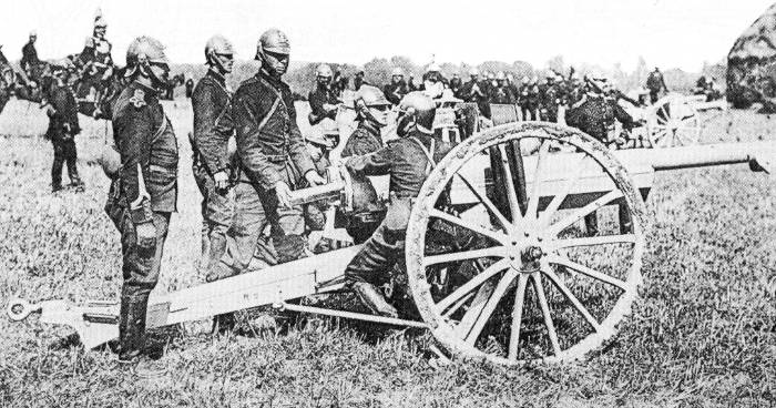 reforme-uniforme-casque-artillerie-1902.jpg